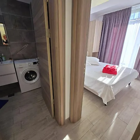 Apartment Elegant Double - By Pool & Prima Linie *