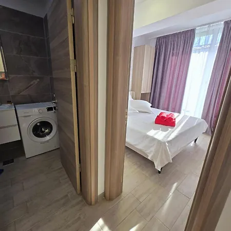 Elegant Double - By Pool & Prima Linie Apartment *