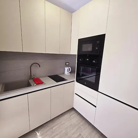 Apartment Elegant Double - By Pool & Prima Linie Navodari