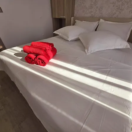 Elegant Double - By Pool & Prima Linie Apartment *