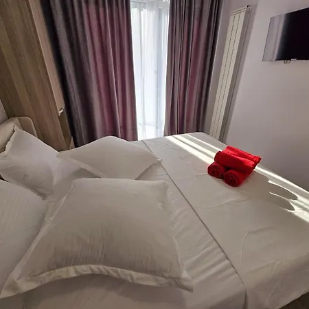 Apartment Elegant Double - By Pool & Prima Linie Navodari