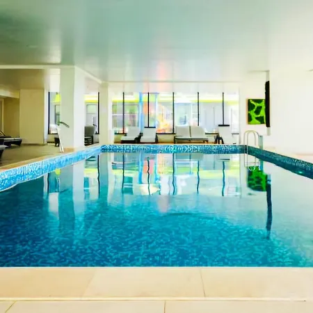 Elegant Double - By Pool & Prima Linie Apartamento