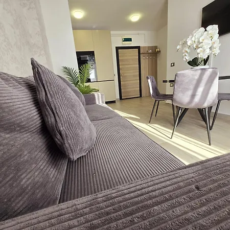 Apartment Elegant Double - By Pool & Prima Linie Navodari